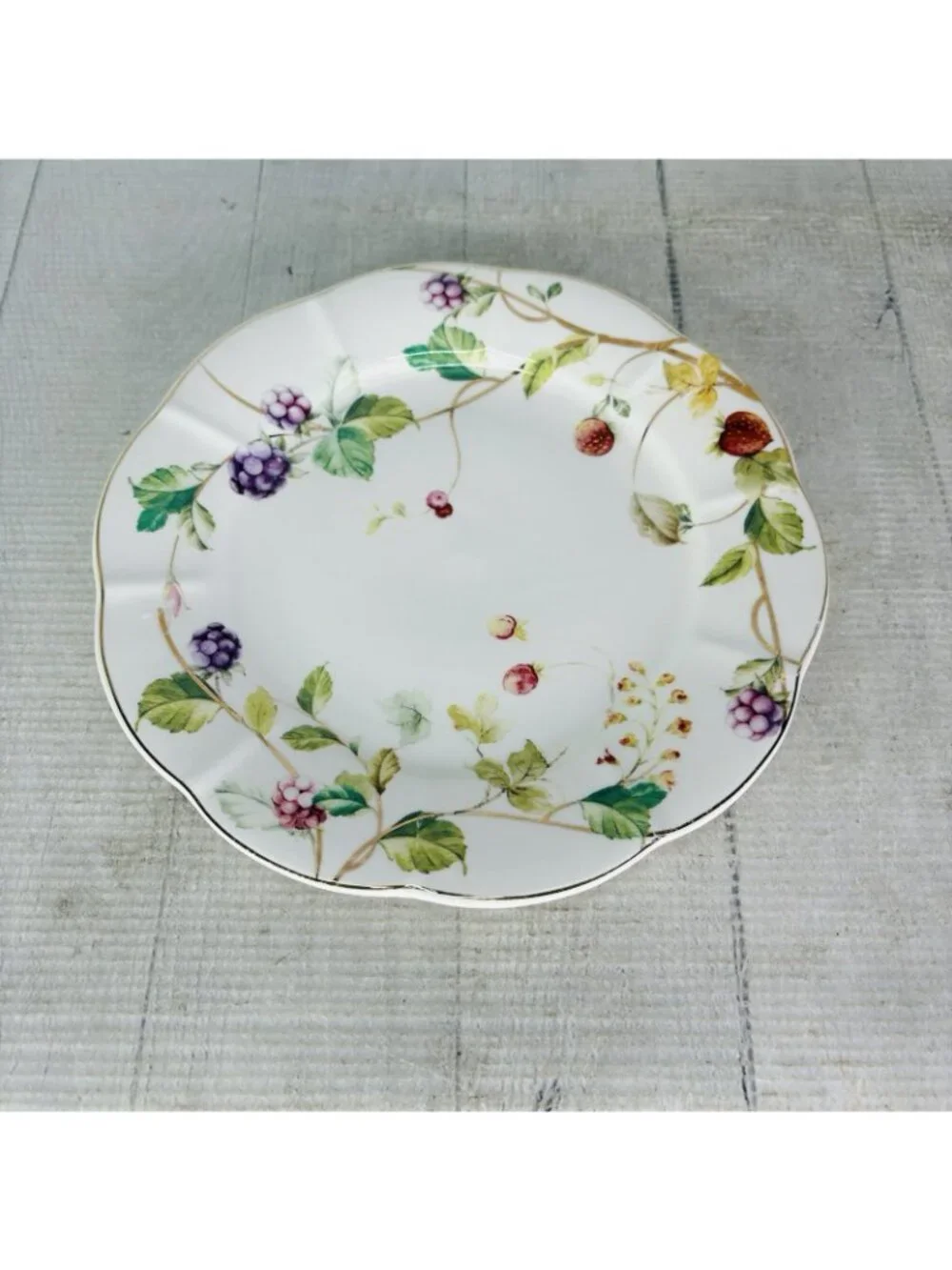 Grace's Teaware SUMMER BERRY Scalloped Gold Trim Porcelain Salad Plates Set 4